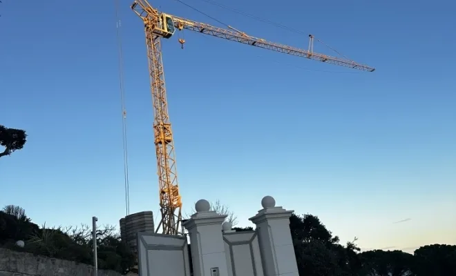 Location d'une grue à montage rapide à Sainte-Maxime , Fréjus, Red One Dépannage Grues